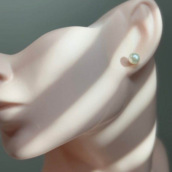 Anthropologie Jewelry - Elegant Pearl Stud Earrings